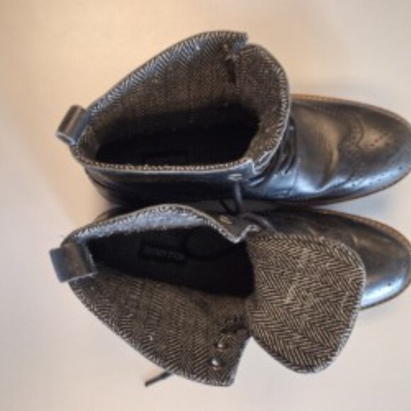 Jeffery Tyler Men's Leather wing-tip boots. Size 9. - Picture 3 of 4